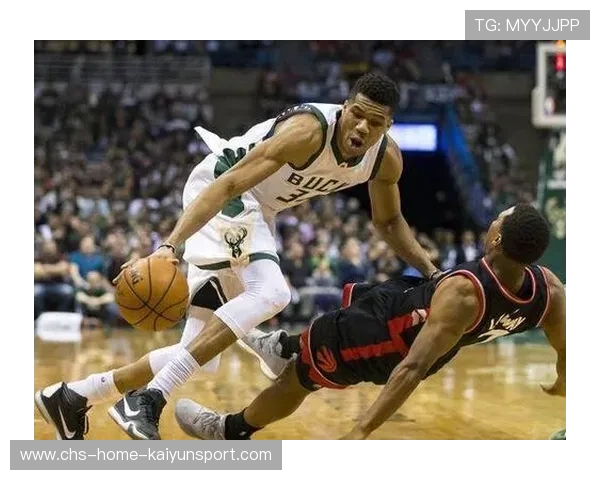 字母哥送出亲笔信鼓励退役球员,暖心榜样再现